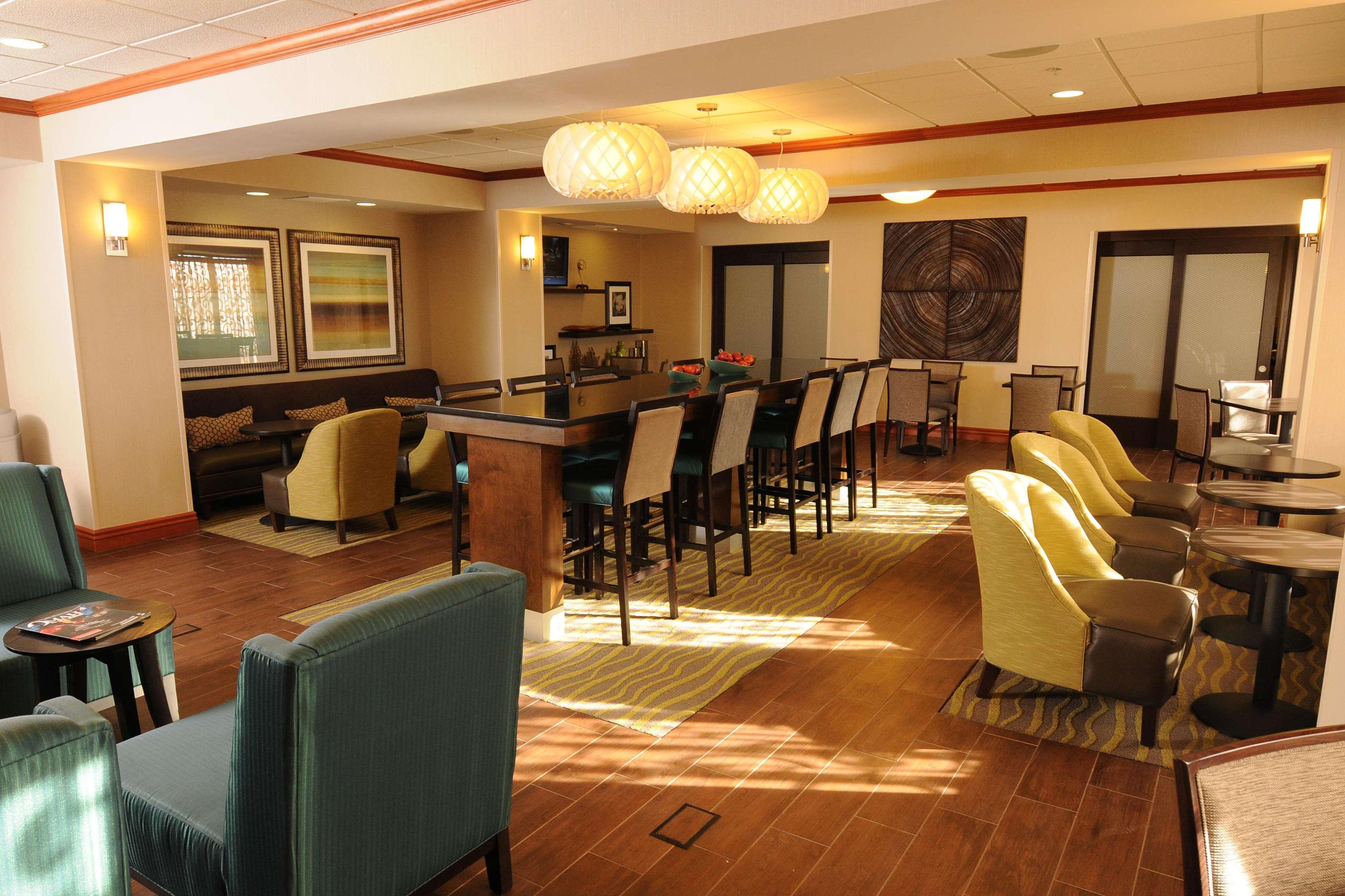 Newly Renovated Hampton Inn Omaha West Lakeside Экстерьер фото