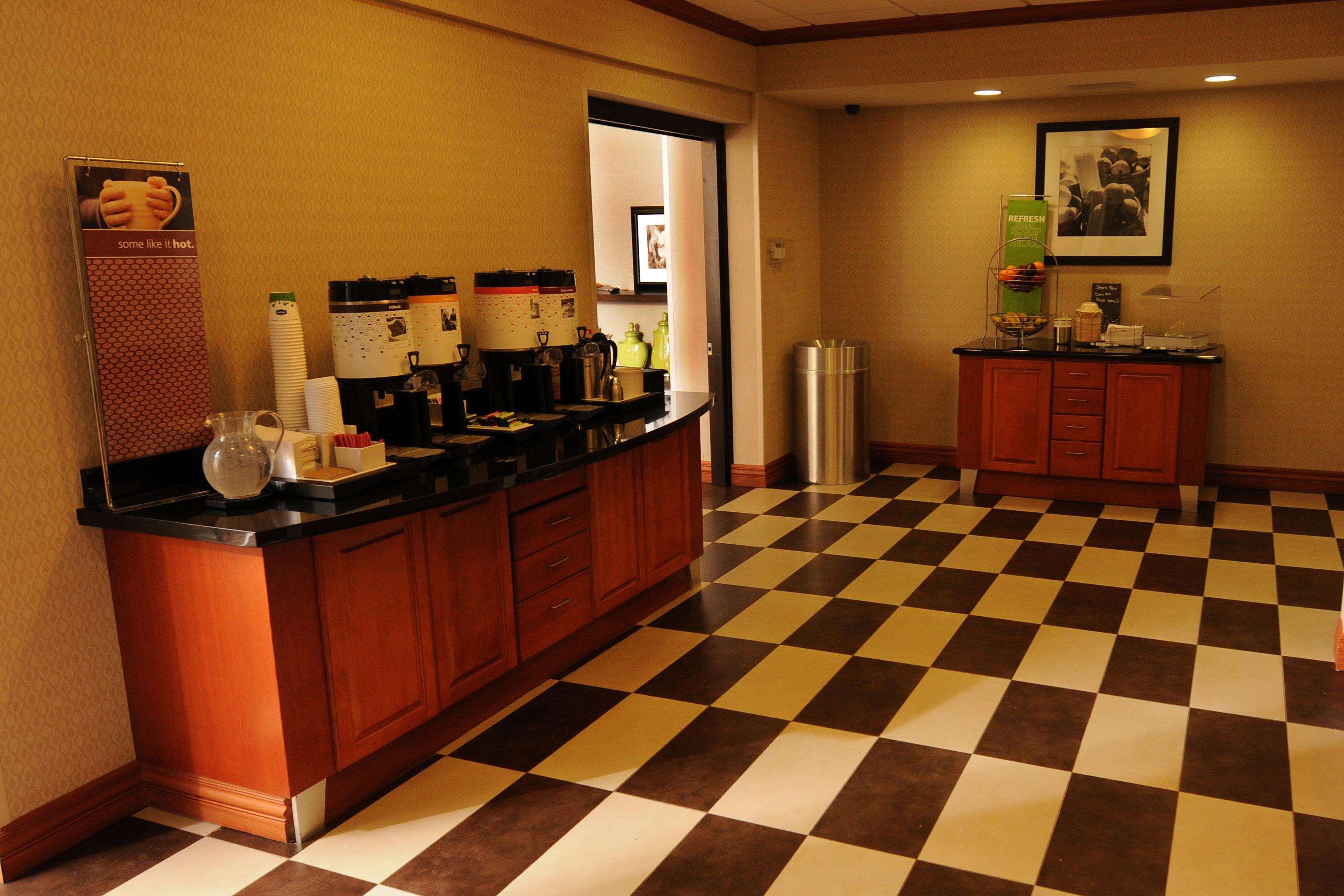 Newly Renovated Hampton Inn Omaha West Lakeside Экстерьер фото